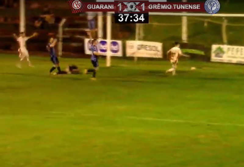 "Numa jogada de almanaque, Bruninho anotou o gol da vitória bugrina"