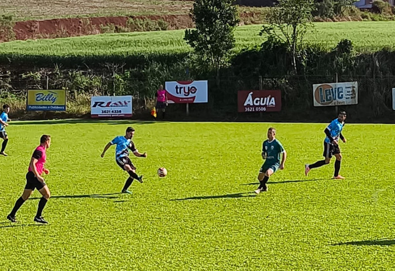 Mesmo com 9 jogadores em campo, Cruzeiro sustentou o 2 a 1 e garantiu vaga nas quartas Foto: Stenio Wathier/JRTV