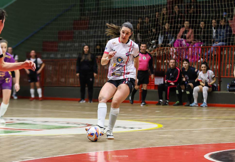 Jana, com dois gols, foi o destaque da vitória migueloestina (Foto: Fernandodra.fotografias)