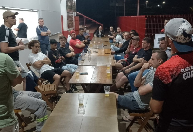 Apresentação da comissão técnica e plantel ocorreu na quarta (Foto: CE Guarani/Divulgação)