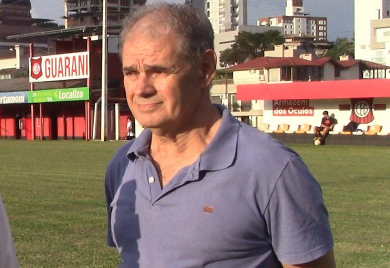 "Bola pra frente", diz o presidente Nelson Santore