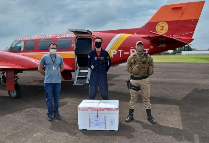 A entrega das vacinas foi feita com a aeronave Arcanjo 02