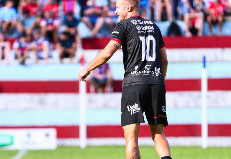 Comandada pelo camisa 10 Jair Mueller, Aliança venceu o duelo de campeões (Foto: Divulgação)