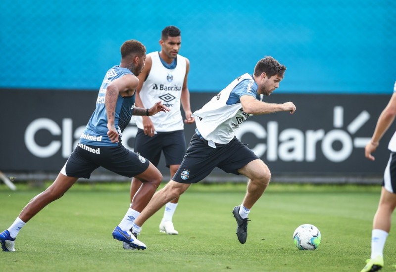 Renato faz suspense sobre a escalação de Jean Pierre e Kannemann