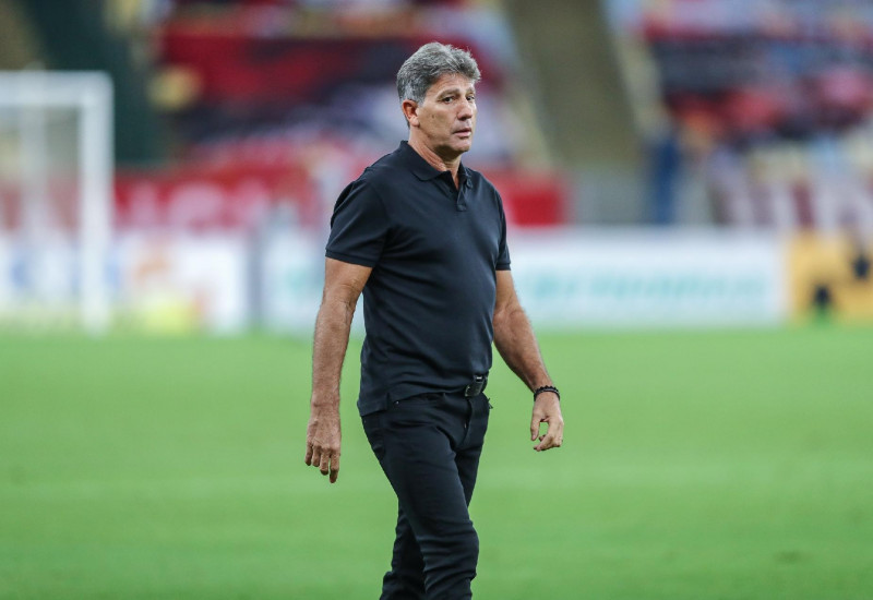 Esquema de Renato não favorece o centroavante ou falta qualidade aos atacantes do Grêmio?