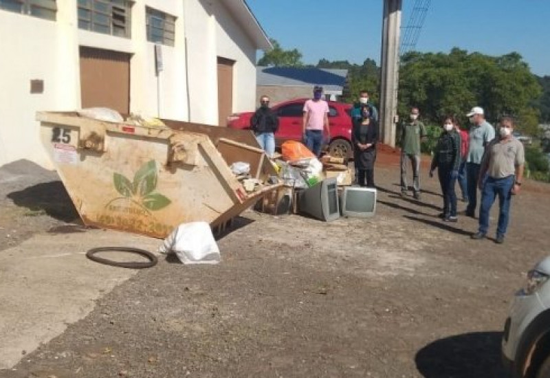 Prefeitura ativou serviço de coleta de lixo e entulhos nos bairros com o intuito de reduzir a contaminação