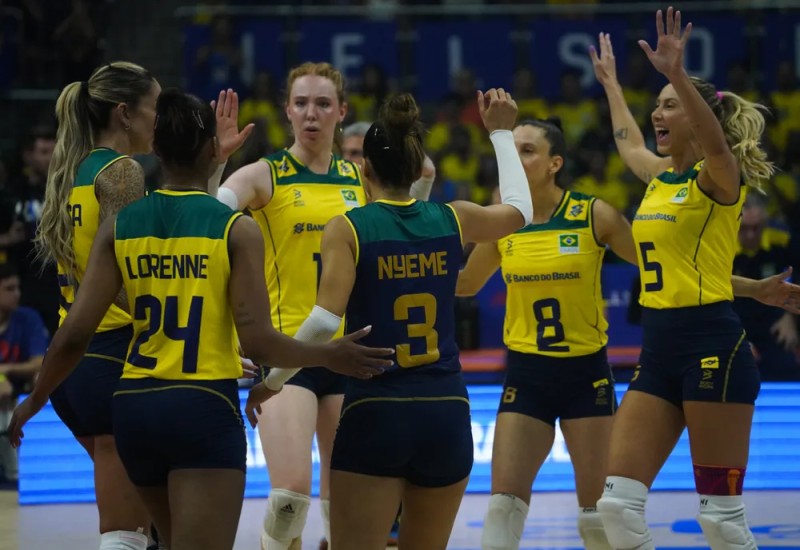 Brasil festeja ponto contra a Coreia do Sul — Foto: Mauricio Val/FVImagem/CBV